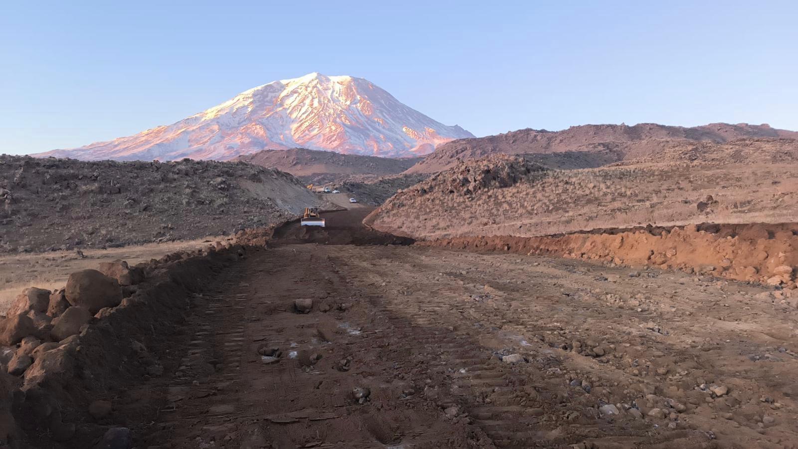 AĞRI DAĞI BÖLGESİNE  YOL YAPIM İŞİ 